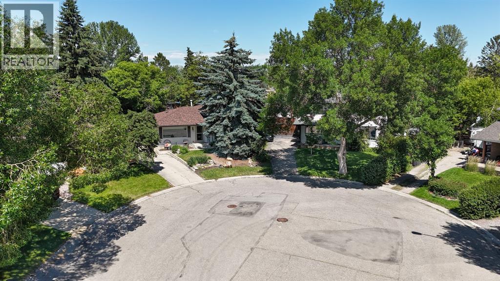 Single Family House 4 Level for Sale in  Lynnbrook Bay SE Ogden Calgary 
