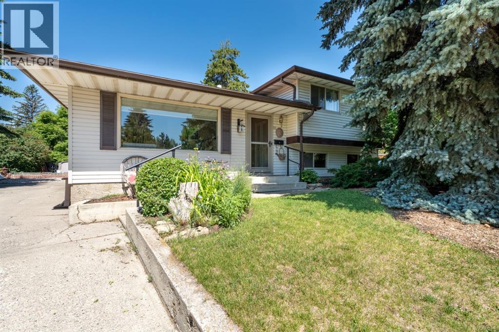 Single Family House 4 Level for Sale in  Lynnbrook Bay SE Ogden Calgary 