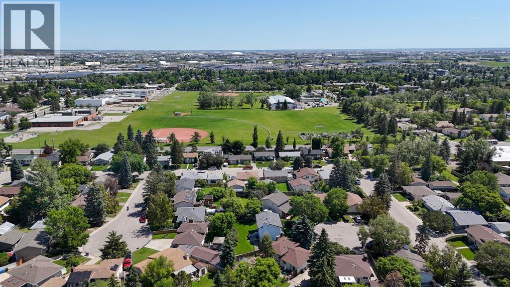 Single Family House 4 Level for Sale in  Lynnbrook Bay SE Ogden Calgary 