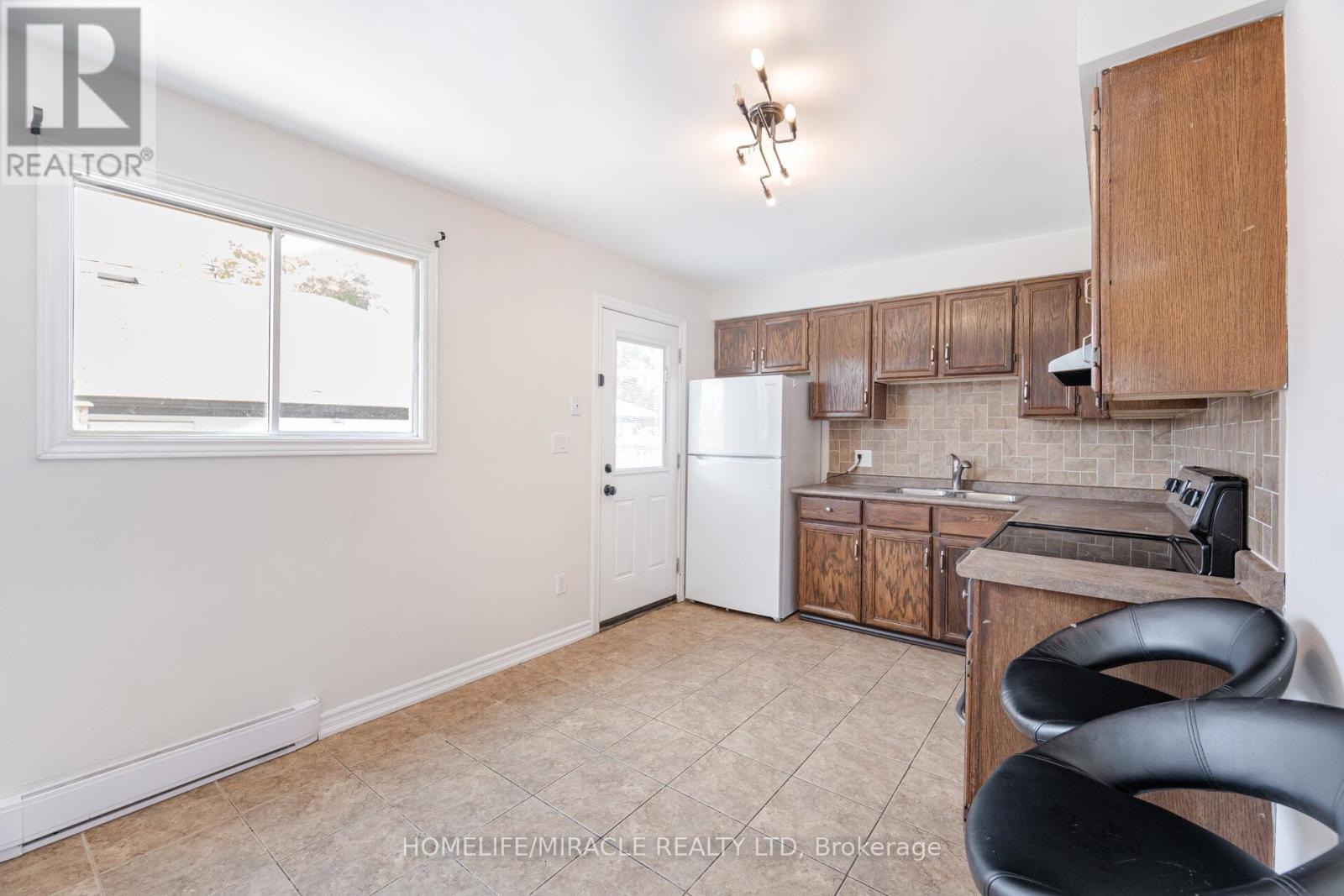 Photo 15 of 230 Taunton Road W, Oshawa ON