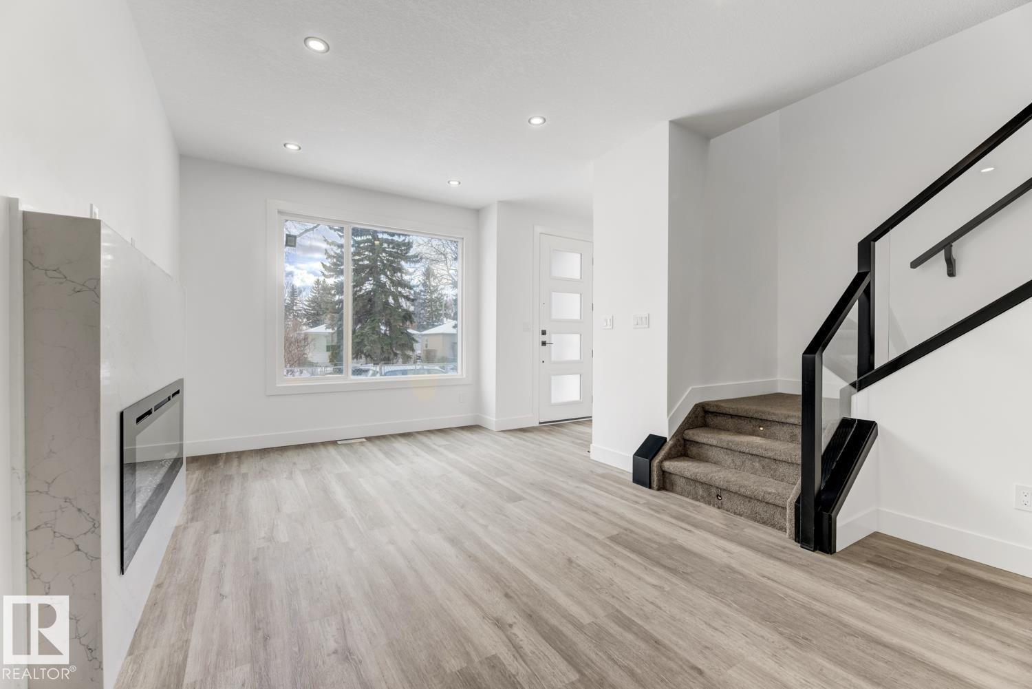 Photo 8 of 12307 91 St Nw, Edmonton AB