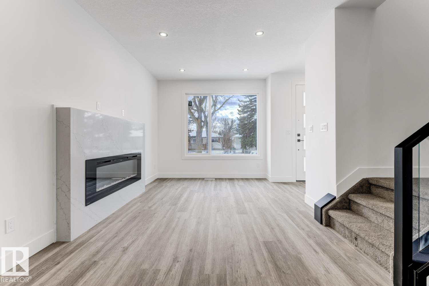 Photo 10 of 12307 91 St Nw, Edmonton AB