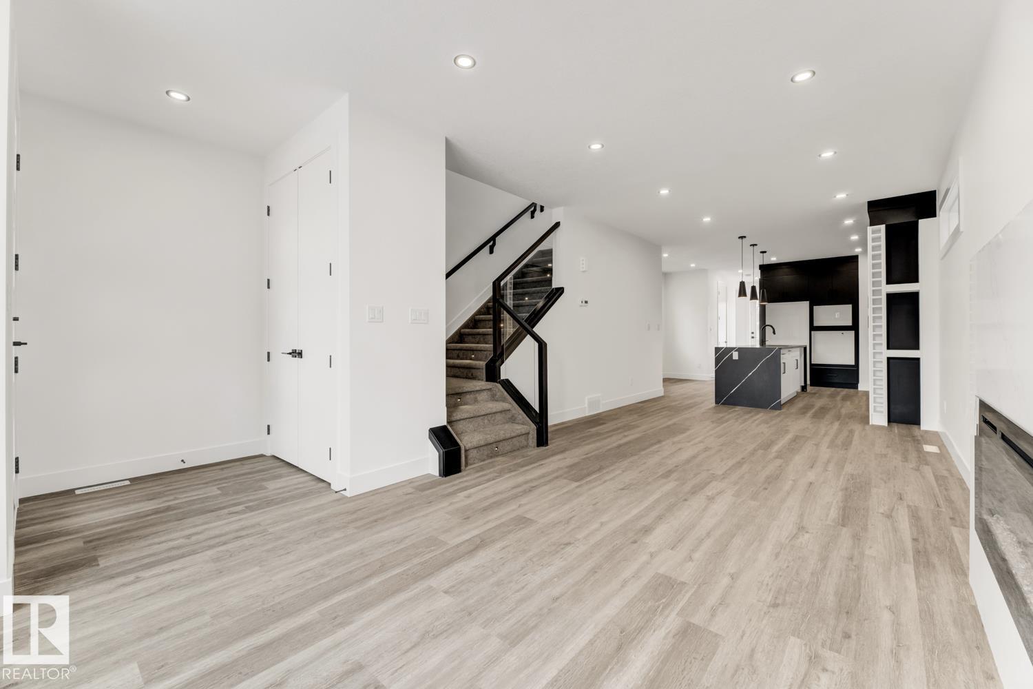 Photo 6 of 12307 91 St Nw, Edmonton AB