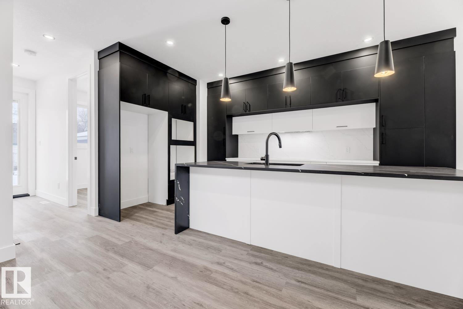 Photo 20 of 12307 91 St Nw, Edmonton AB