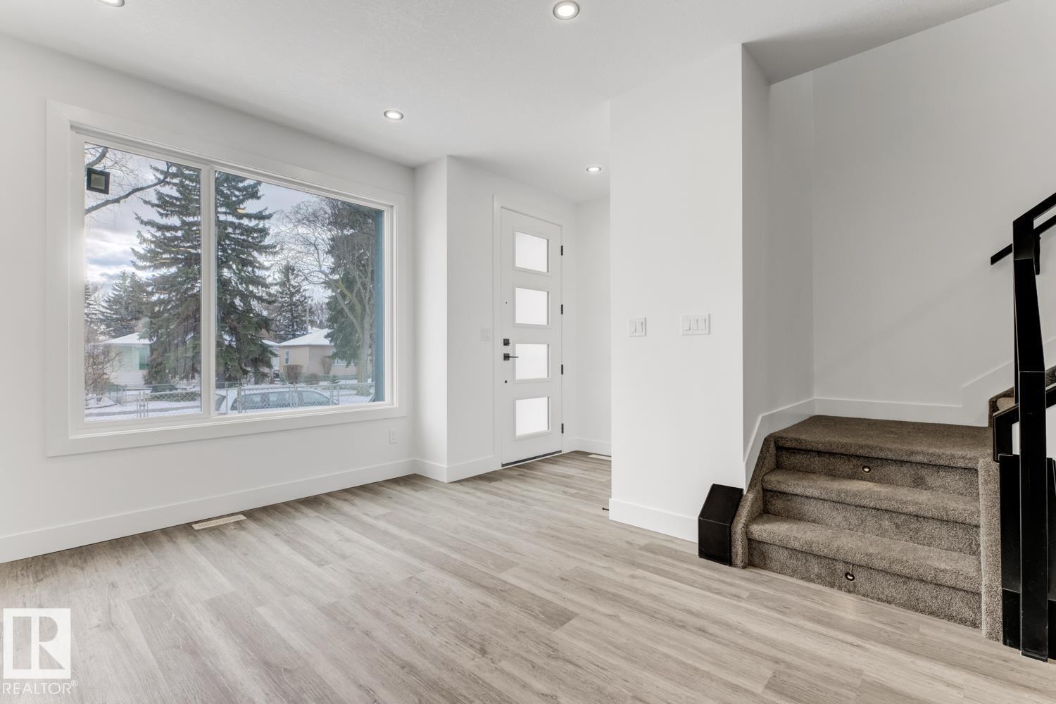 Photo 7 of 12307 91 St Nw, Edmonton AB