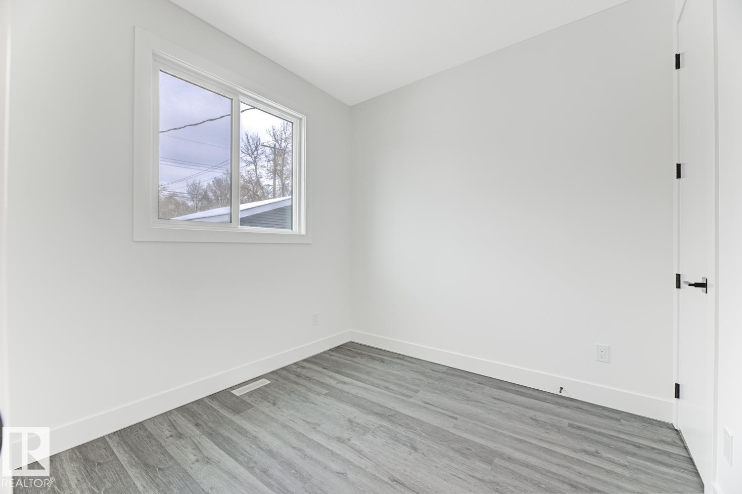 Photo 24 of 12307 91 St Nw, Edmonton AB