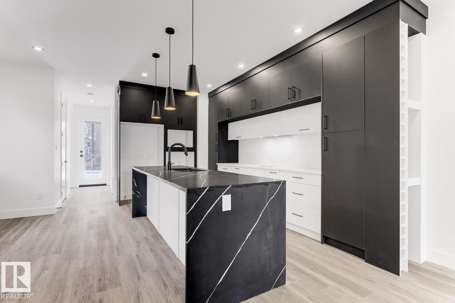 Photo 17 of 12307 91 St Nw, Edmonton AB