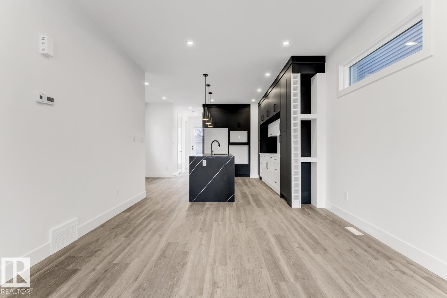 Photo 18 of 12307 91 St Nw, Edmonton AB