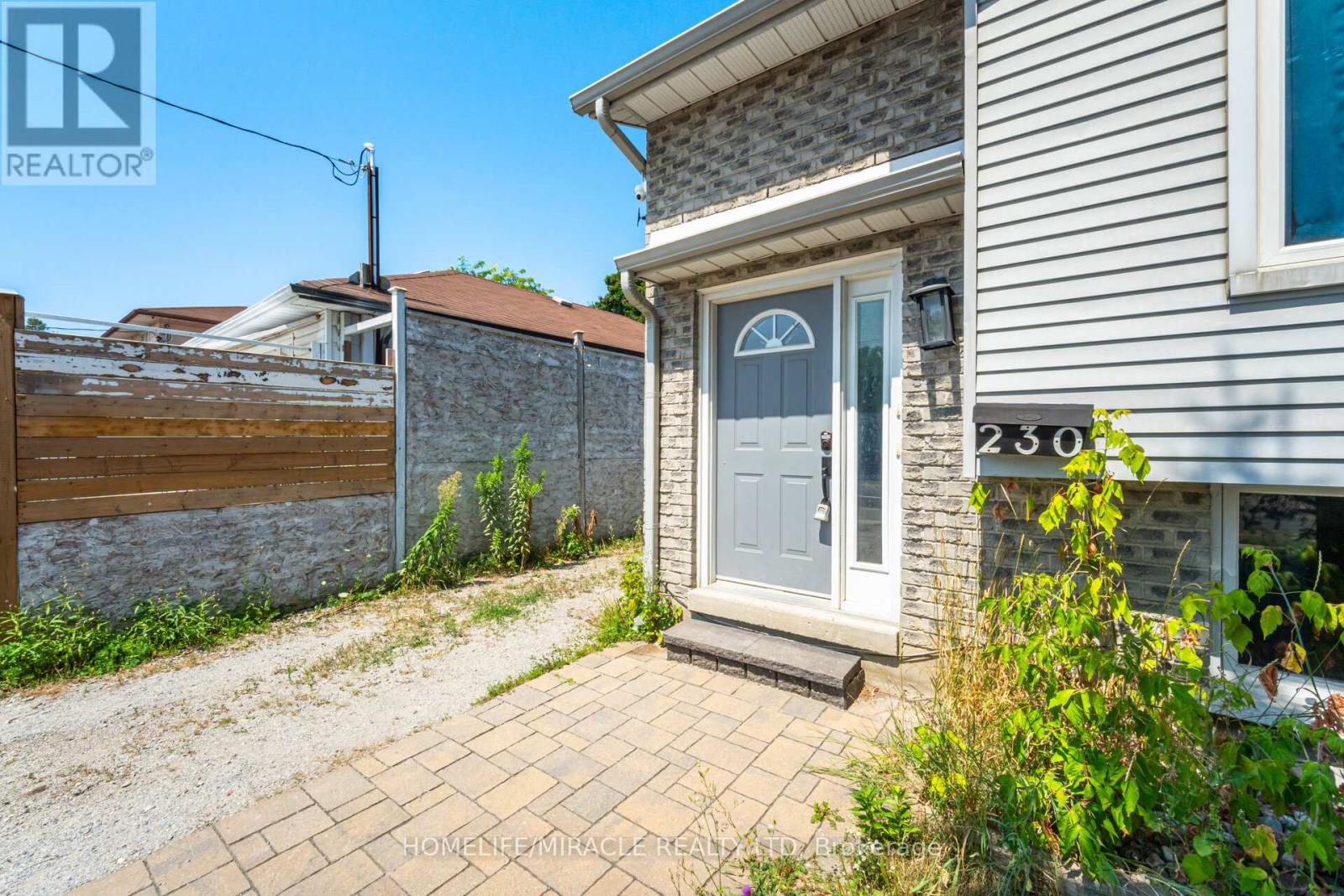 Photo 4 of 230 Taunton Road W, Oshawa ON