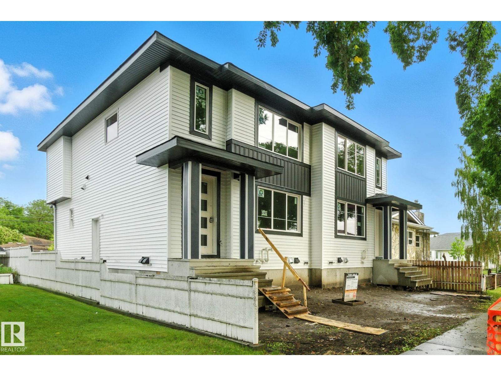 Photo 2 of 12307 91 St Nw, Edmonton AB