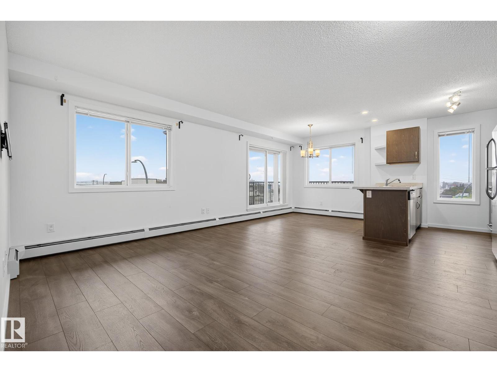 Photo 13 of 402 7711 71 St Nw, Edmonton AB