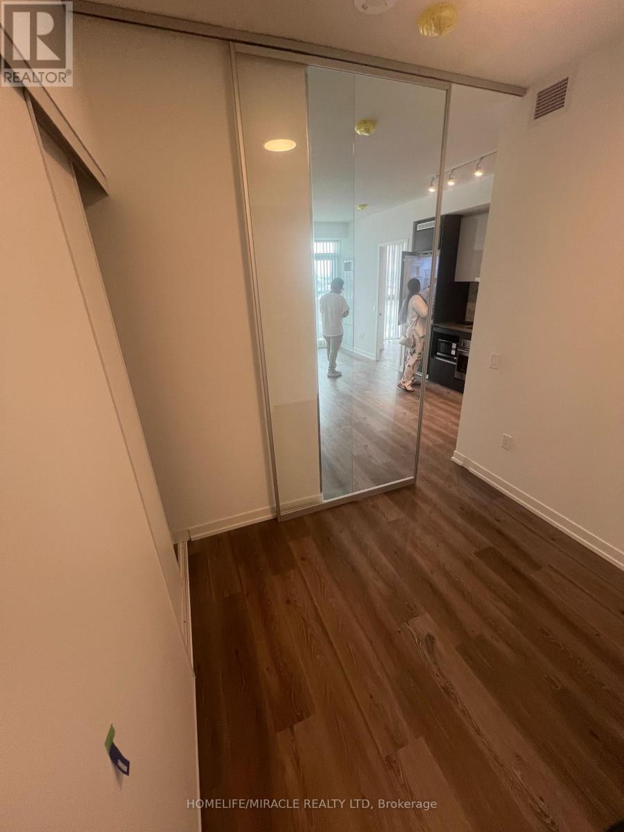 Photo 4 of 1206 28 Interchange Way, Vaughan ON