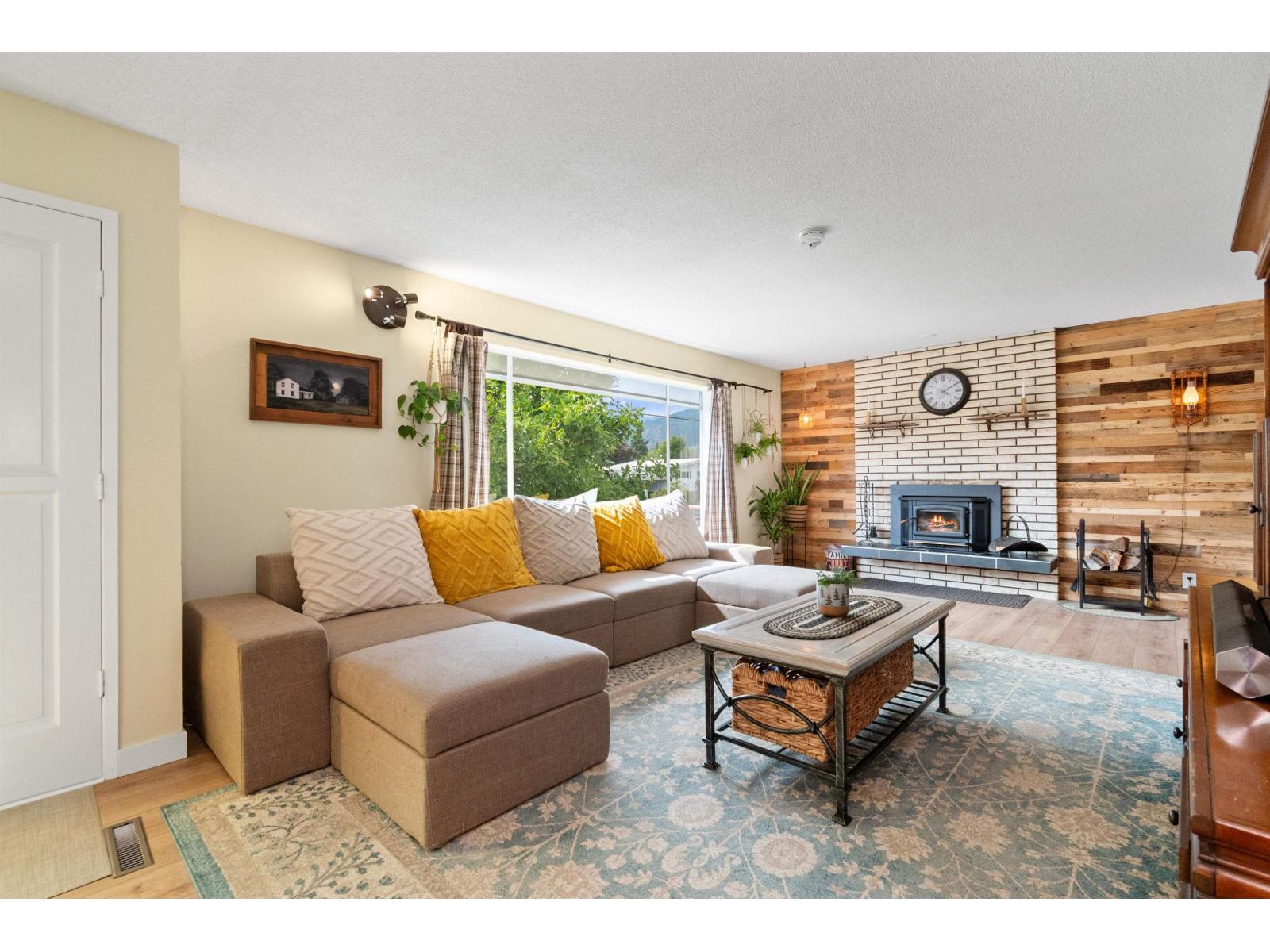 Photo 3 of 10098 Bonavista Street Fairfield Island, Chilliwack BC