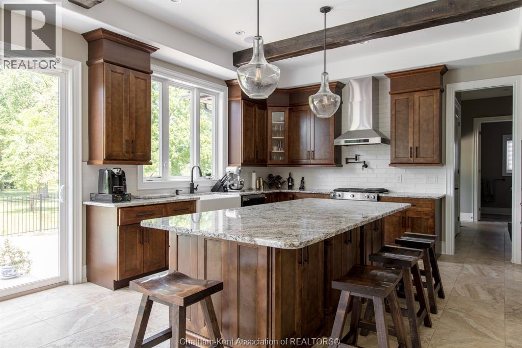 Photo 2 of 44 Bloomington Way, Chatham ON