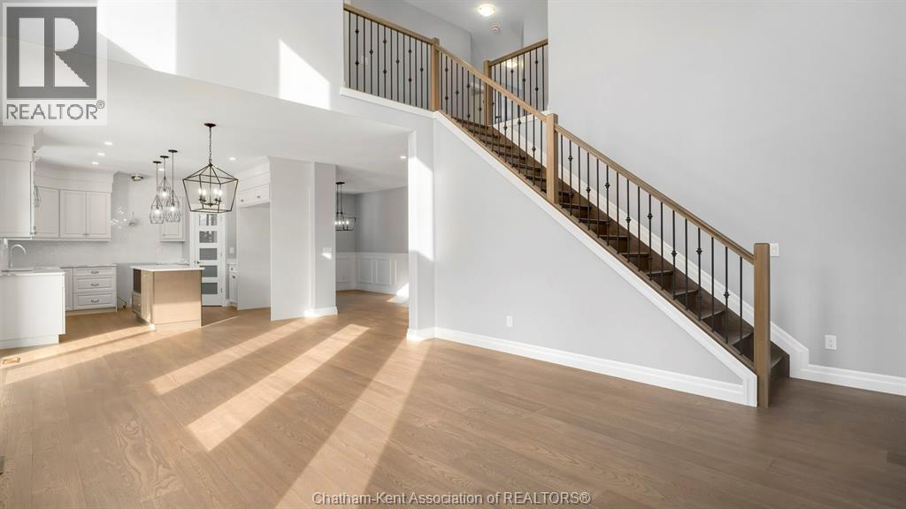 Photo 9 of 44 Bloomington Way, Chatham ON