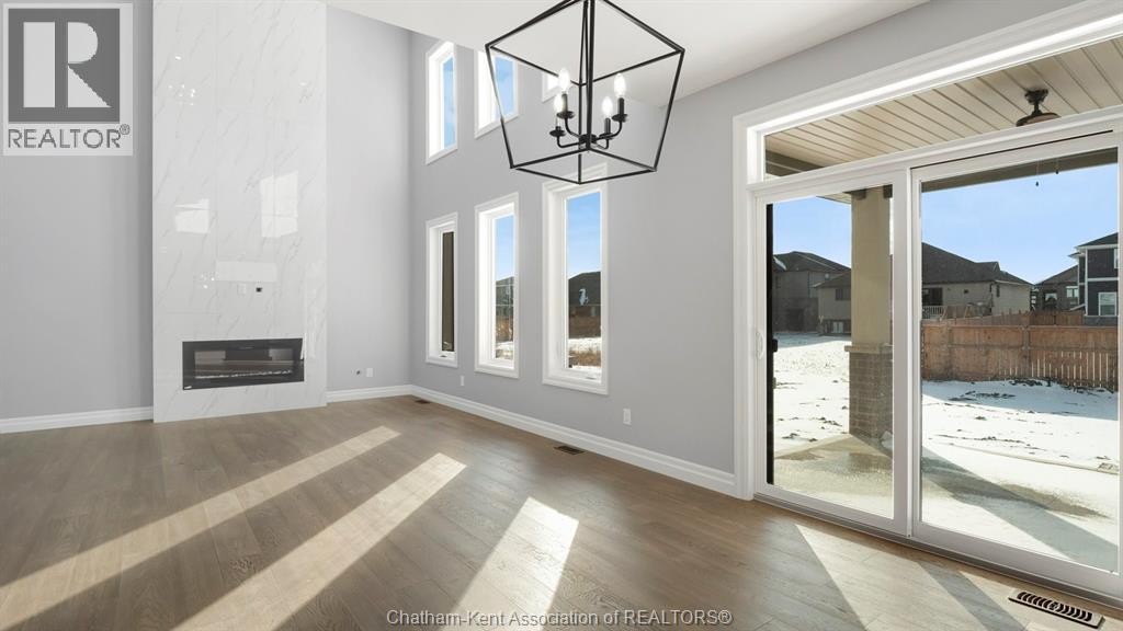Photo 8 of 38 Rosewood Crescent, Chatham ON
