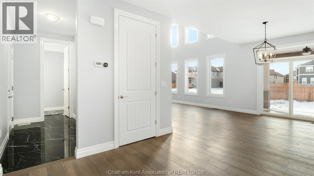 Photo 7 of 38 Rosewood Crescent, Chatham ON