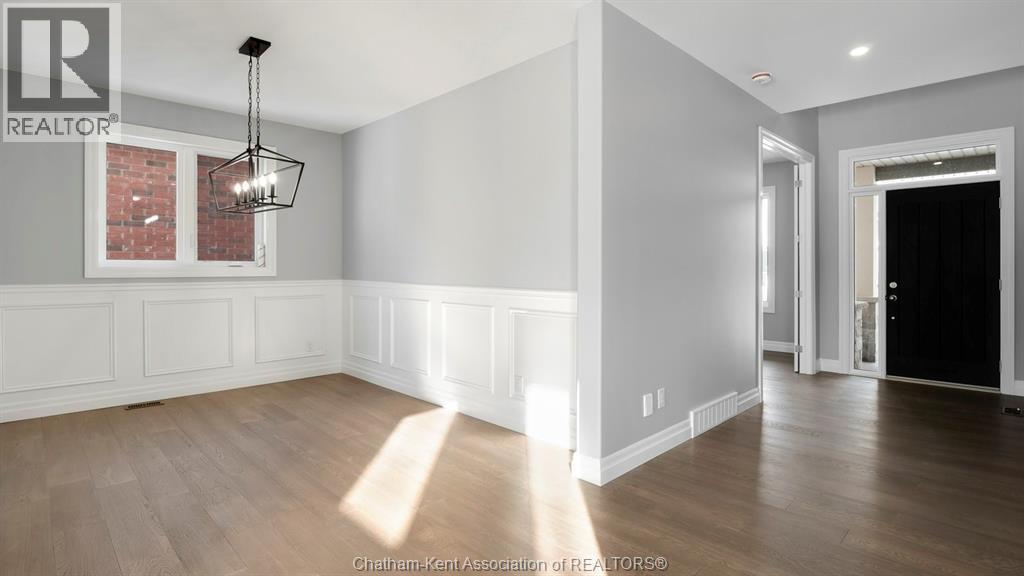 Photo 6 of 38 Rosewood Crescent, Chatham ON