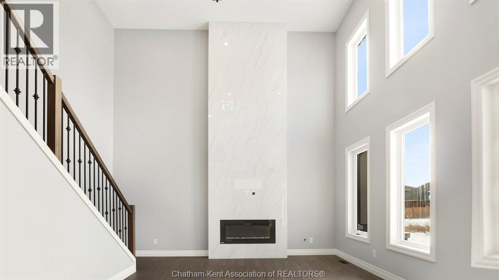 Photo 12 of 38 Rosewood Crescent, Chatham ON