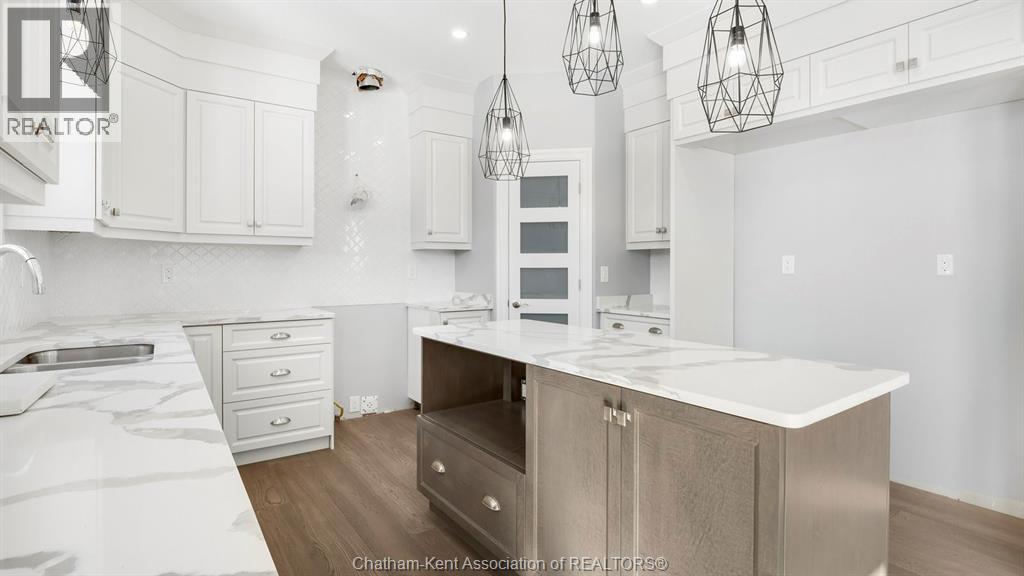 Photo 10 of 38 Rosewood Crescent, Chatham ON