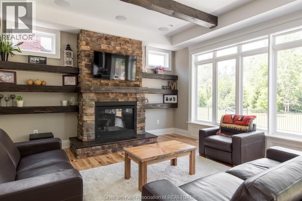 Photo 5 of 38 Rosewood Crescent, Chatham ON