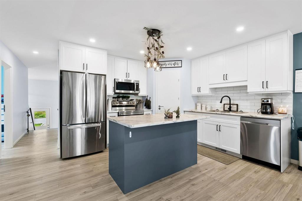 Photo 2 of 72 Birchwood Lane, Mitchell MB