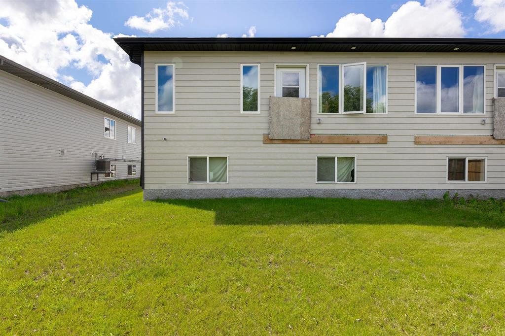Photo 26 of 72 Birchwood Lane, Mitchell MB