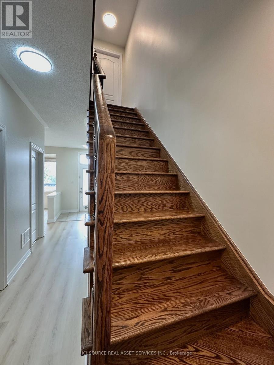 Photo 4 of 4 3215 Thomas Street, Mississauga ON