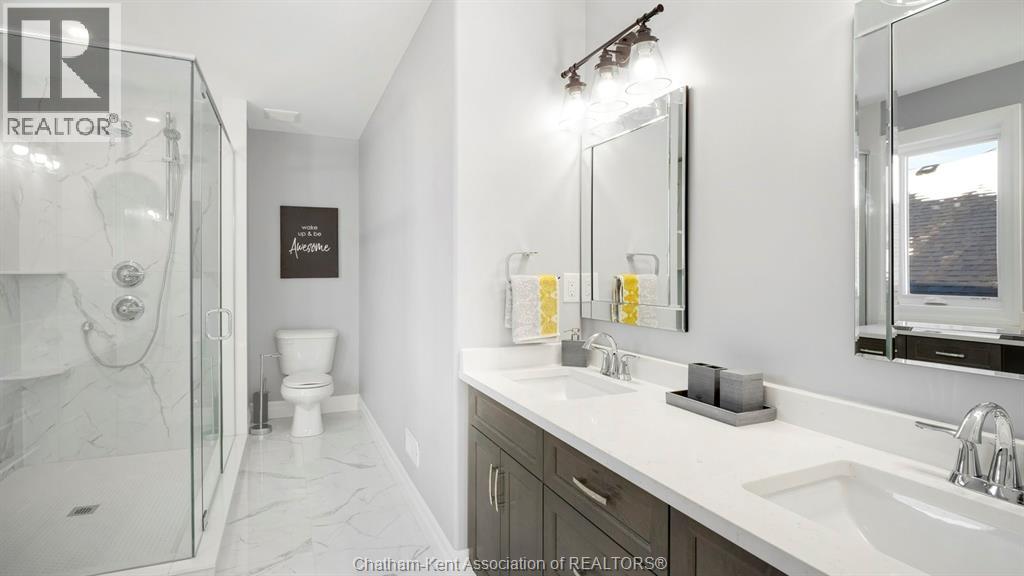 Photo 16 of 30 Rosewood Crescent, Chatham ON