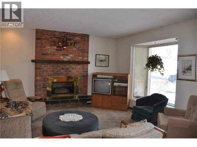 Photo 8 of 4315 Charleswood Drive Nw, Calgary AB