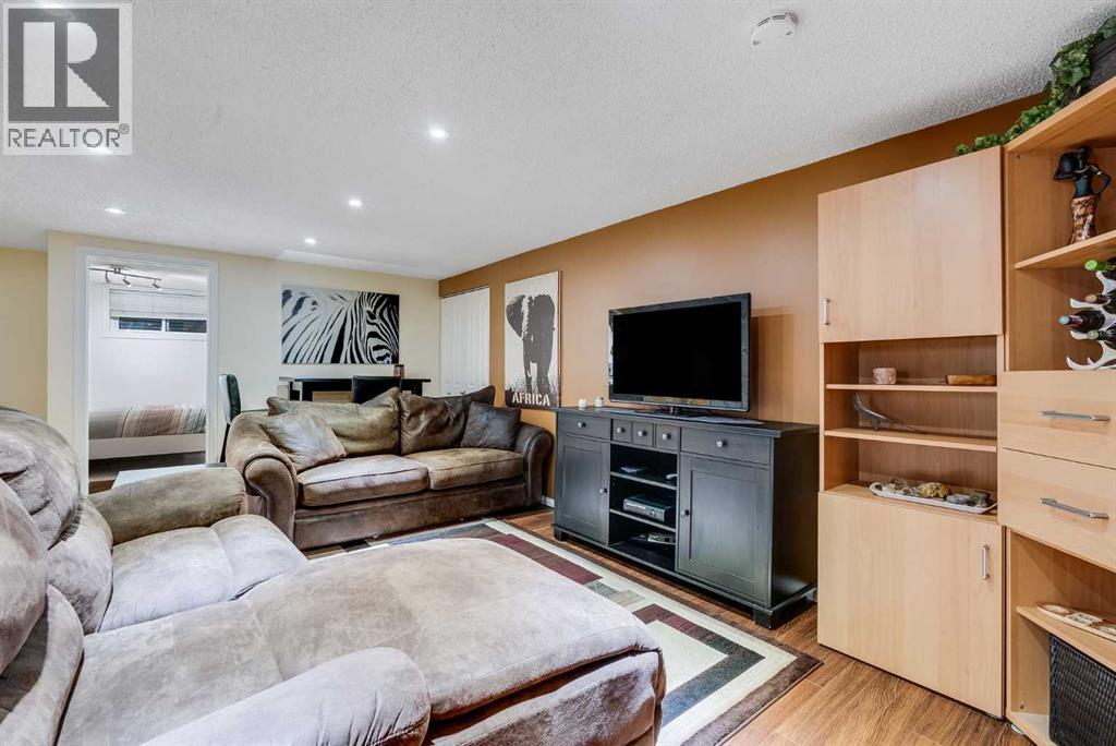 Single Family House Bungalow for Sale in  Dalton Drive NW Dalhousie Calgary 