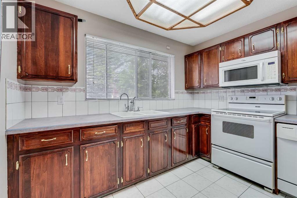 Single Family House Bungalow for Sale in  Dalton Drive NW Dalhousie Calgary 