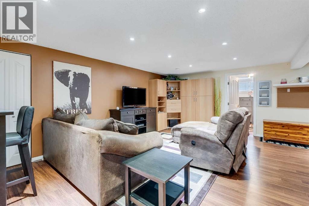 Single Family House Bungalow for Sale in  Dalton Drive NW Dalhousie Calgary 