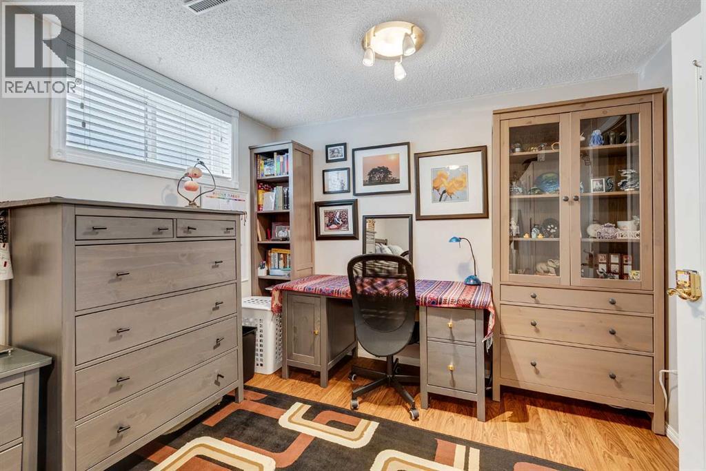 Single Family House Bungalow for Sale in  Dalton Drive NW Dalhousie Calgary 