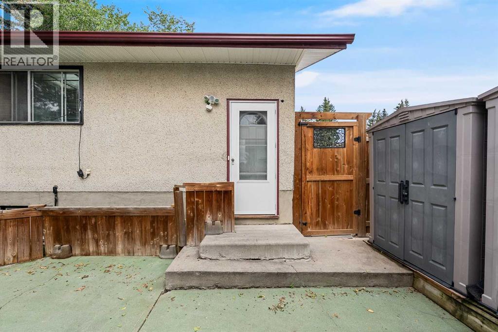Single Family House Bungalow for Sale in  Dalton Drive NW Dalhousie Calgary 
