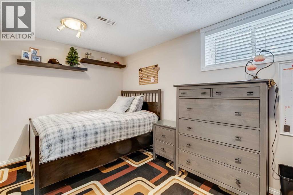 Single Family House Bungalow for Sale in  Dalton Drive NW Dalhousie Calgary 
