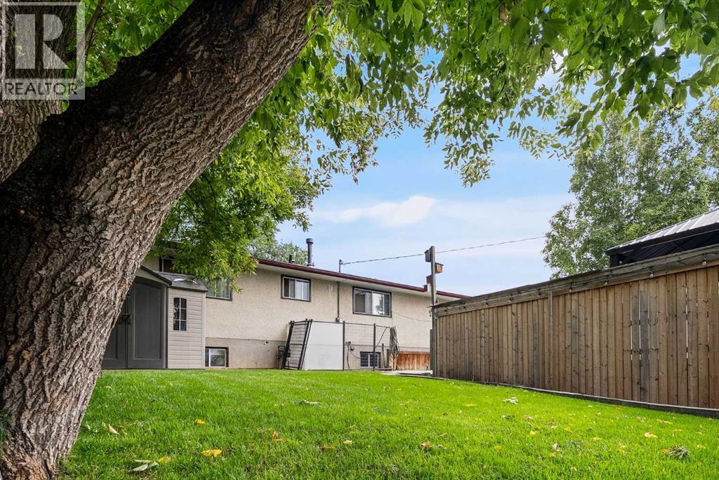 Single Family House Bungalow for Sale in  Dalton Drive NW Dalhousie Calgary 