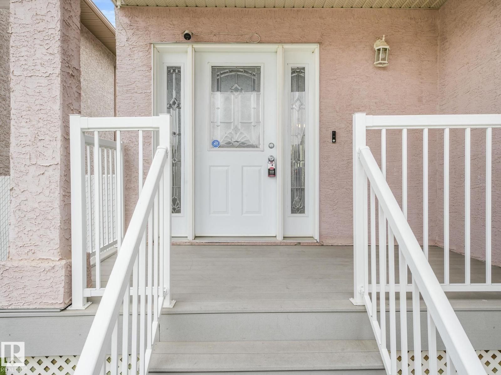 Photo 10 of 16409 65 St Nw, Edmonton AB