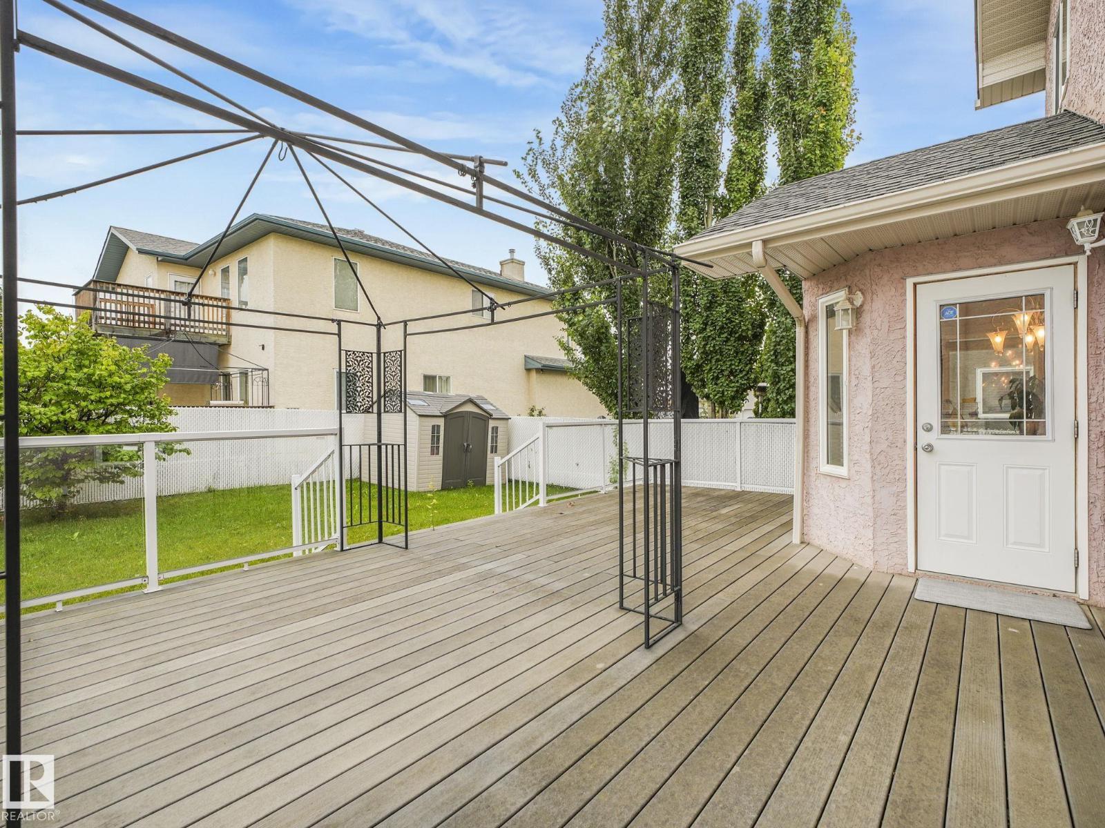Photo 11 of 16409 65 St Nw, Edmonton AB