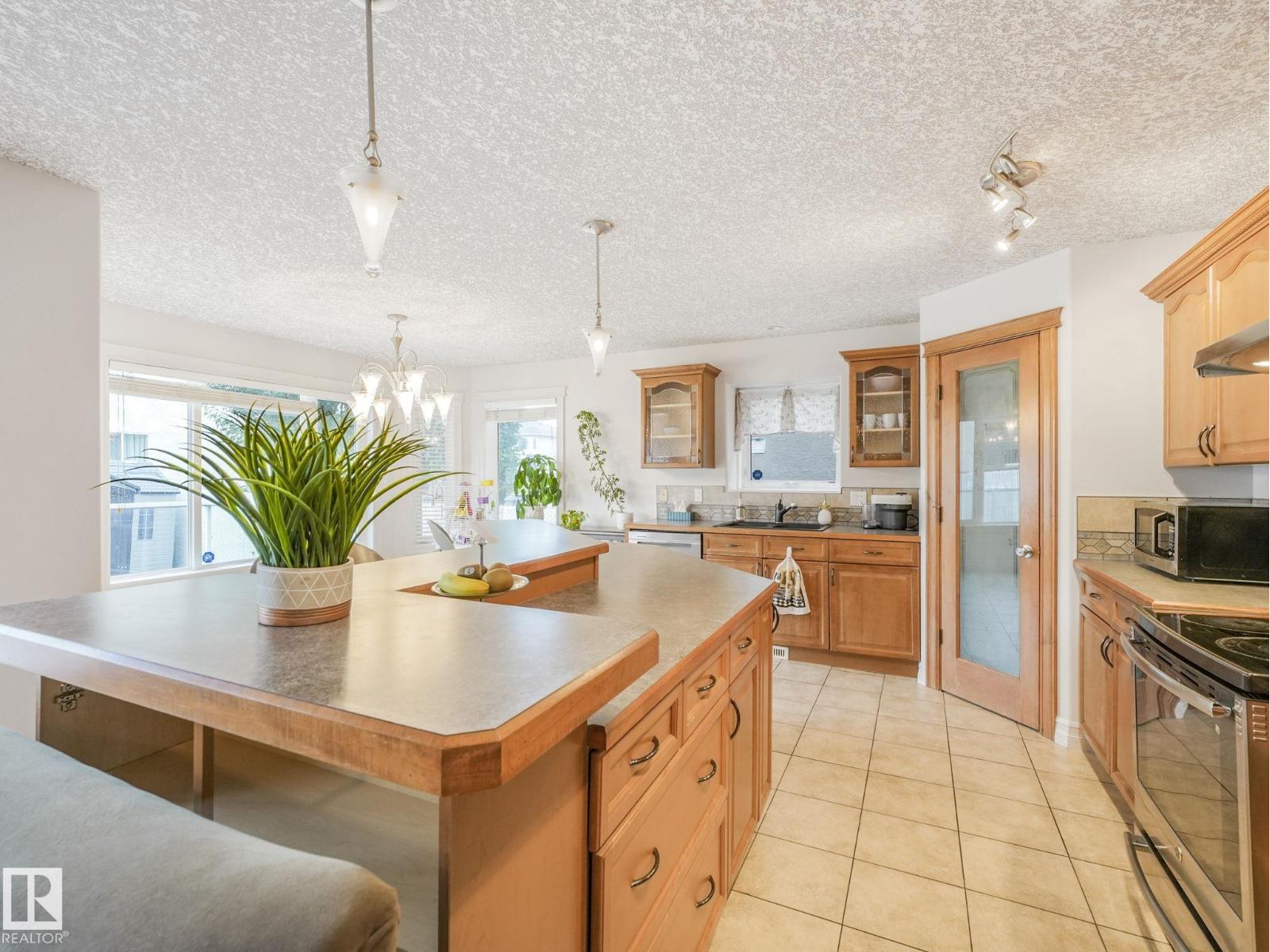 Photo 24 of 16409 65 St Nw, Edmonton AB