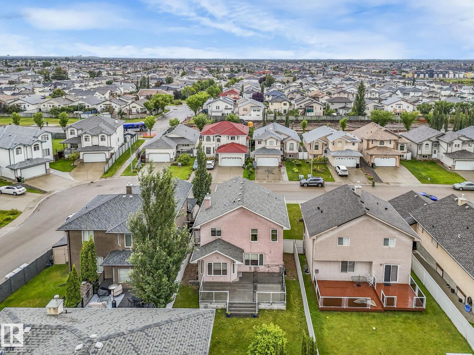 Photo 3 of 16409 65 St Nw, Edmonton AB