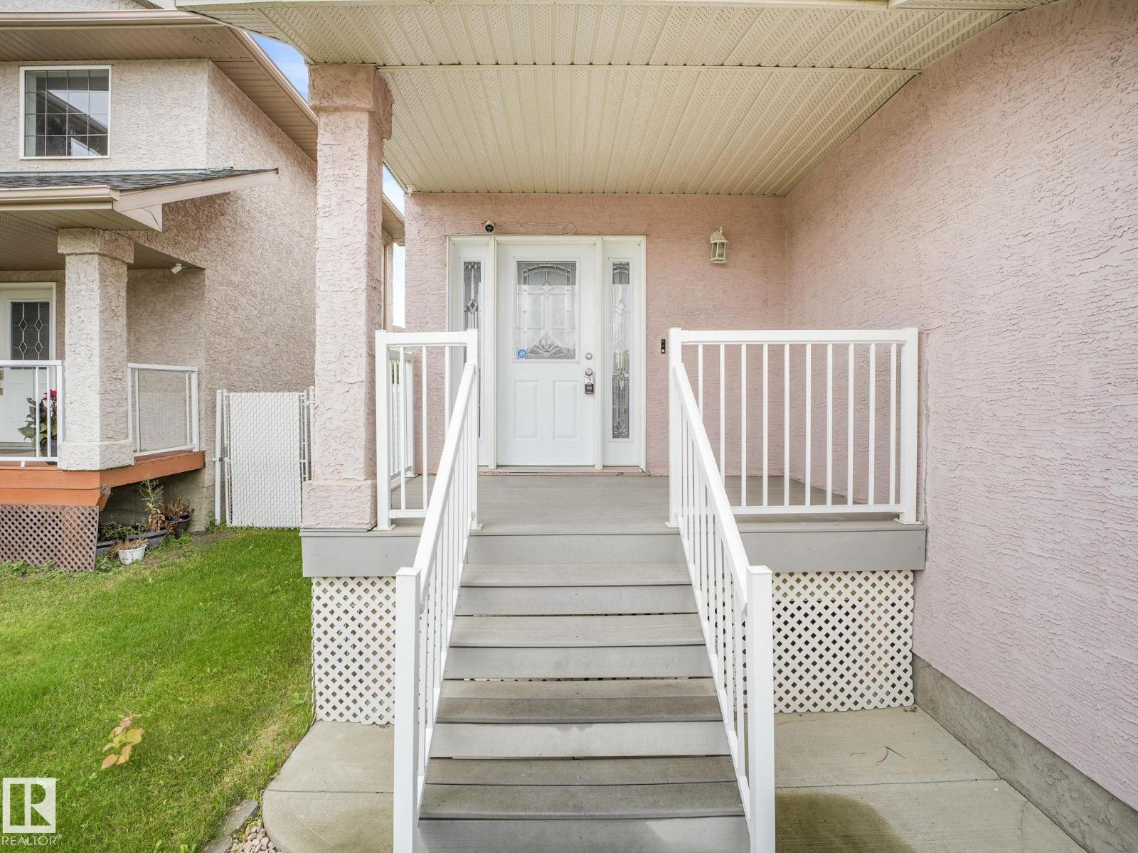 Photo 9 of 16409 65 St Nw, Edmonton AB
