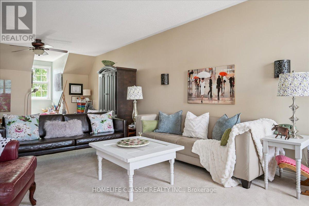 Photo 29 of 153 Glenashton Drive, Oakville ON