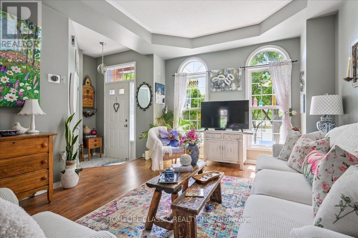 Photo 6 of 153 Glenashton Drive, Oakville ON