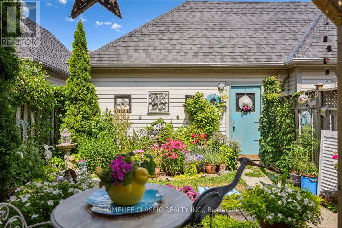 Photo 40 of 153 Glenashton Drive, Oakville ON