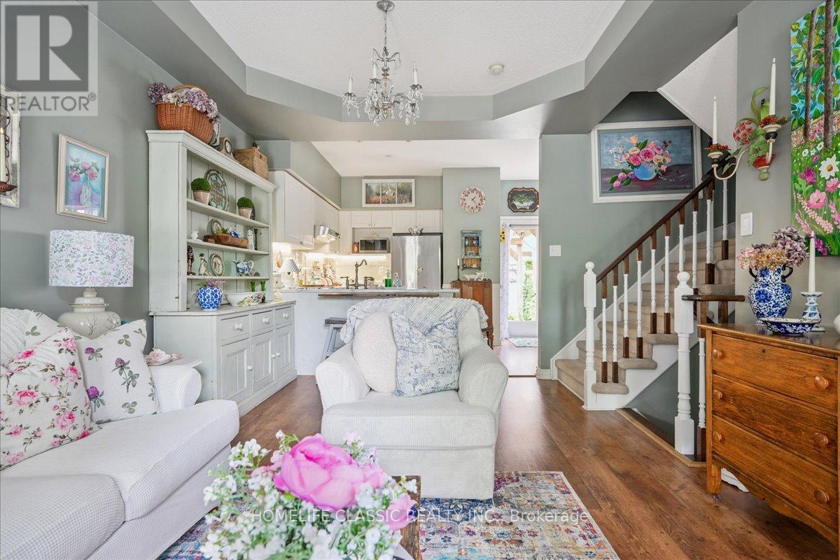 Photo 8 of 153 Glenashton Drive, Oakville ON