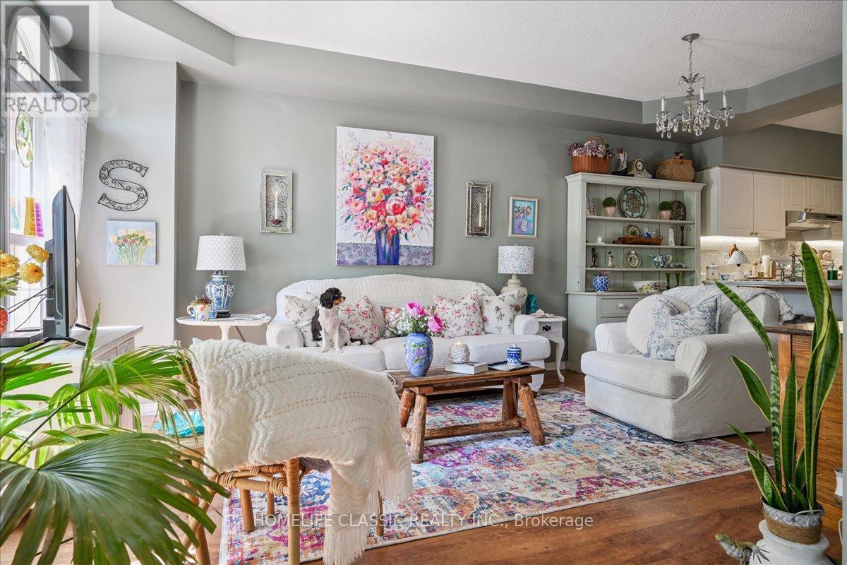 Photo 3 of 153 Glenashton Drive, Oakville ON