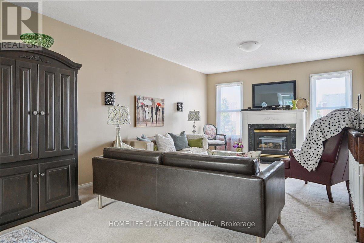 Photo 32 of 153 Glenashton Drive, Oakville ON