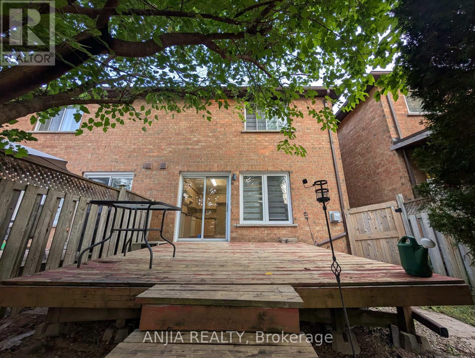Photo 17 of 44 Mistleflower Court, Richmond Hill ON