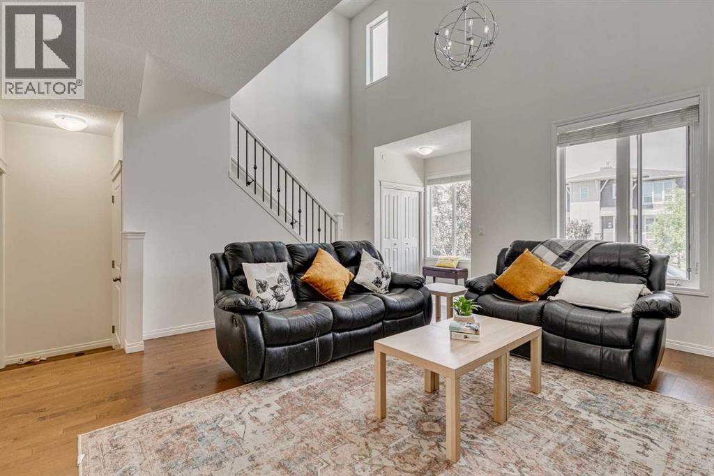 Photo 5 of 943 Livingston Way Ne, Calgary AB